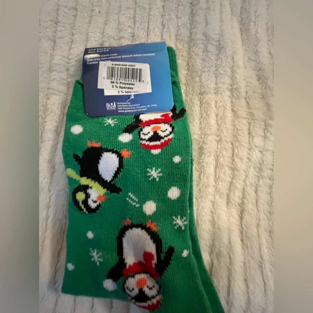 Green Penguin Pattern Socks Size 5-9